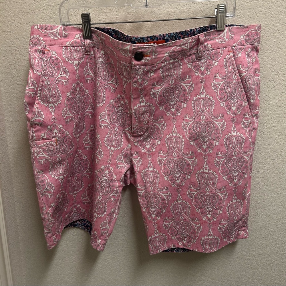 Stylish Pink Damask Pattern Men's Shorts